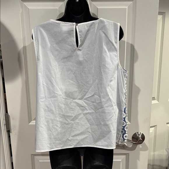 Liz Claiborne large Sleeveless top Blue and White Geometric Embellished - Picture 2 of 4